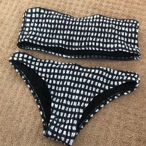 Strapless black and white bikini